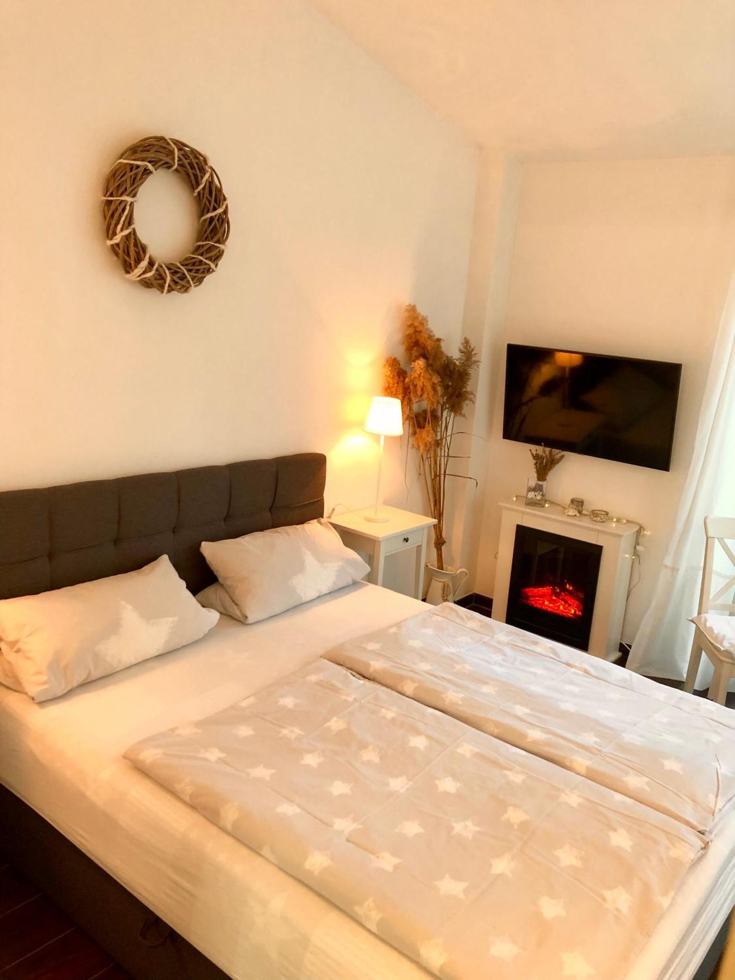 Apartment Tinyhouse Mit Pool, Outdoor Whirlpool Und Garten Petershagen-Eggersdorf 外观 照片